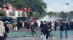 Exploitation de l'homme par l'homme": GMNI Jakarta Timur Gelar Aksi di Panin Bank, Tuntut Keadilan Debitur