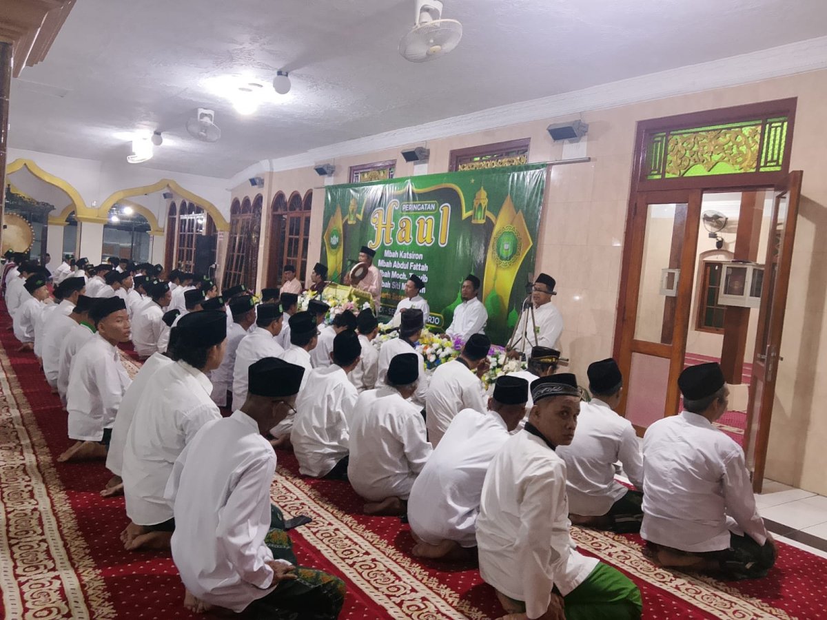 Ikatan Seni Hadrah Indonesia Semarakkan Haul Cemandi, Ratusan Jamaah Padati Masjid Al-Barokhah
