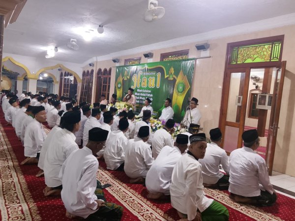 Ikatan Seni Hadrah Indonesia Semarakkan Haul Cemandi, Ratusan Jamaah Padati Masjid Al-Barokhah
