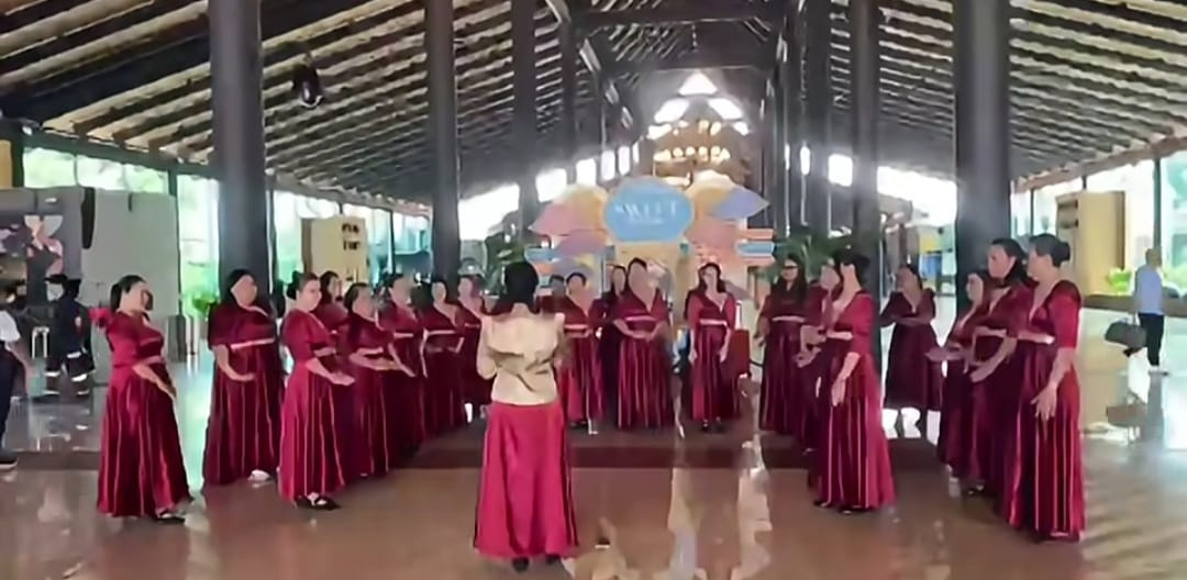 Kronologi Video Viral Kontingen Pesparawi asal Kepri Bernyanyi di Bandara Soetta: Diduga Kelalaian Travel Belum Bayar Tiket