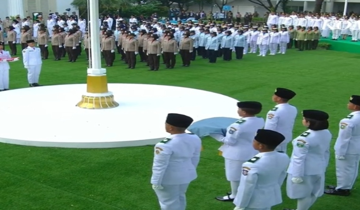 Presiden Prabowo bicara blak-blakan: Transformasi besar tidak mudah! Koruptor, penyelundup, dan pihak tak cinta tanah air akan melawan. Tapi bangsa besar harus berani! Simak potongan pidatonya! 🔥"