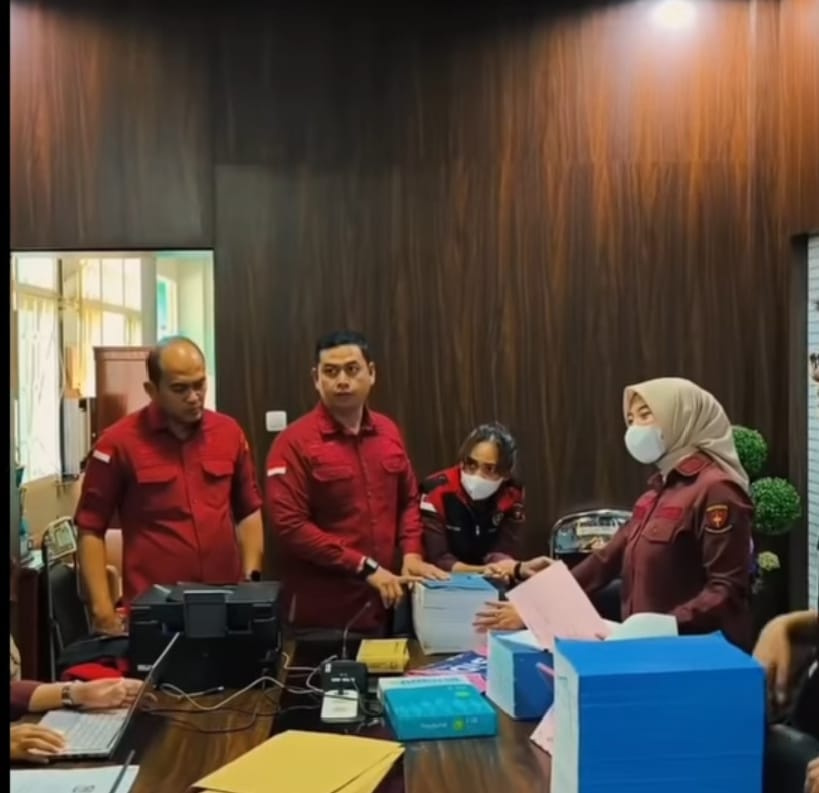 Kadinkes Malang Wiyanto Wijoyo membantah dugaan korupsi ambulans.