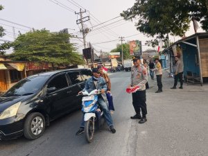 250 Bendera Merah Putih Dibagikan Warga, AKP Parsa : Kobarkan Semangat Kemerdekaan